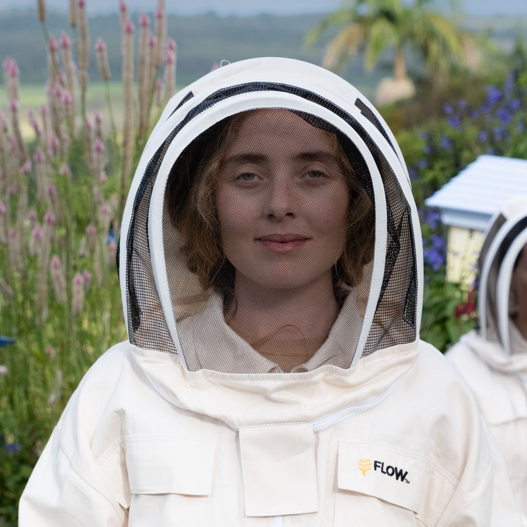 DO I NEED TO WEAR A BEE SUIT? - Beekeeping Like A Girl